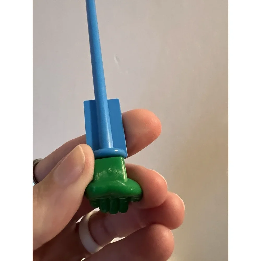 MILTON BRADLEY MOUSE TRAP Green Hand on Blue‎ Stick Replacement Pieces 1994